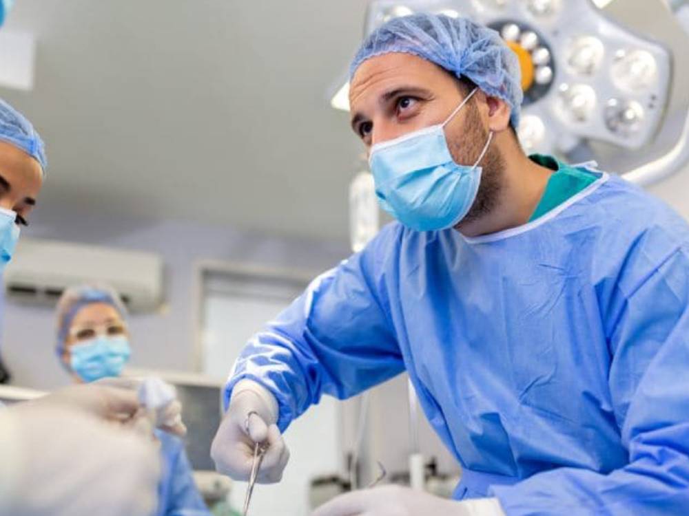 Cirujano urologo con anos de experiencia en puebla